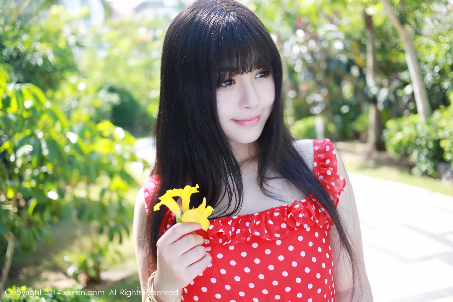 图片[4]-[XiuRen秀人网]VOL.164 嫩模Barbie可儿三亚旅拍红色上衣真空秀傲人美乳写真46P-秀人网官方网站